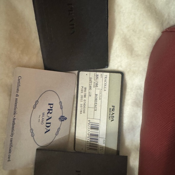 Prada Saffiano Galleria Double Zip Tote. Barely used. Like new Condition. - Picture 12 of 16